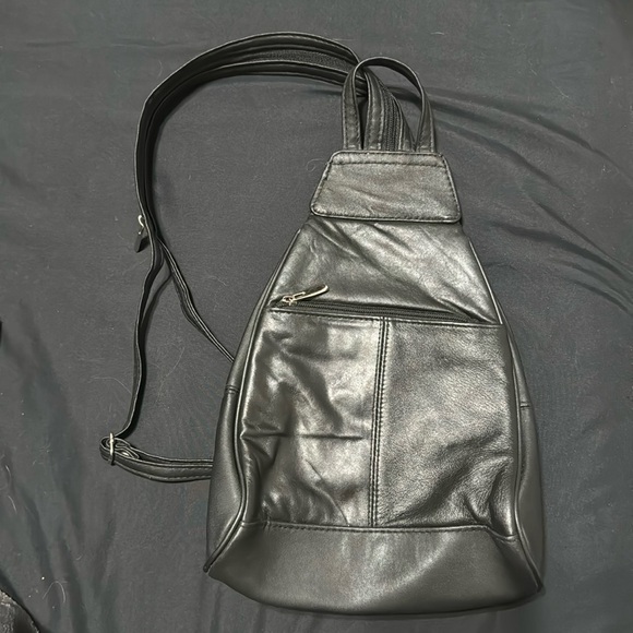 Black Convertible Shoulder Bag/Backpack - Picture 1 of 3